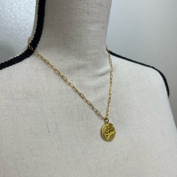 Plunder Gold Necklace with Rose Pendant - Picture 4 of 4